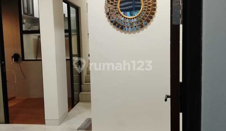 Rumah Minimalis 3 Lantai di Kota Wisata Cibubur 2