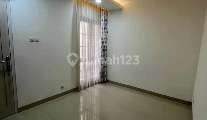 Rumah Cantik di Perumahan Modern Raffles Hills Cibubur 2