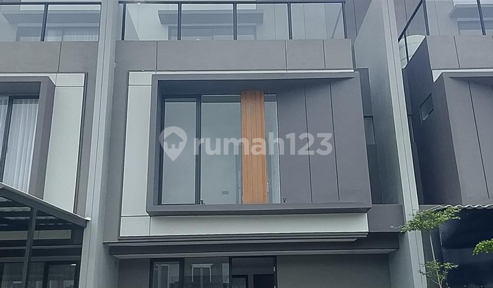3-Storey House Near ITS Hang Tuah Pakuwon City