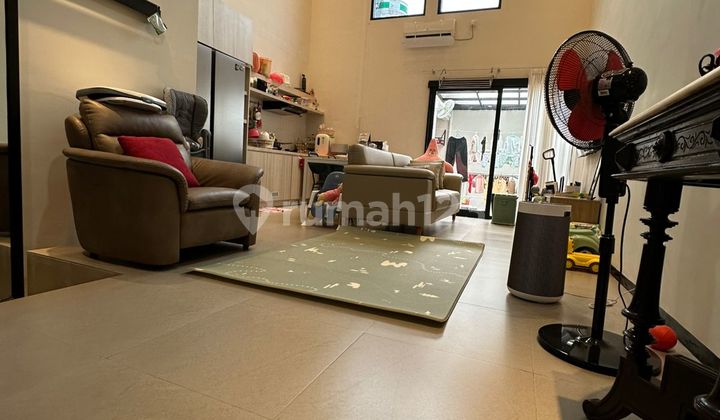 Rumah 1.5 Lantai Modern Semi Furnish Dekat Merr 2