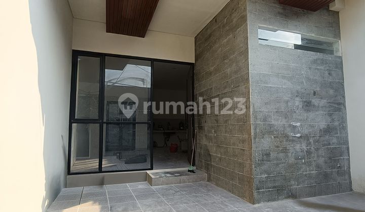 Rumah Bangunan Baru Mulyosari Selangkah Ke Galaxy Mall  2