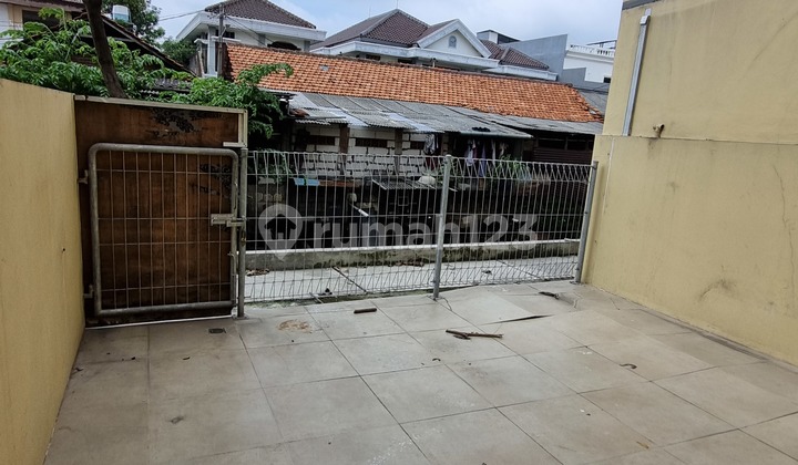 Good 2-Story Shop House in Ketintang Area, Suitable for Umrah Travel or Admin Office 2