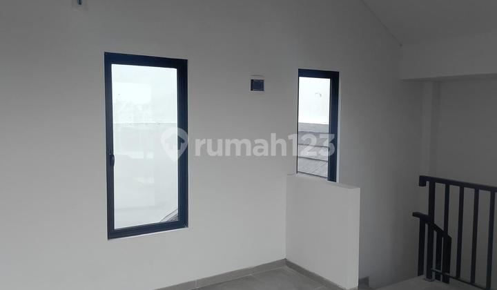 Rumah 3 Lantai Dekat Its Hang Tuah Pakuwon City 2