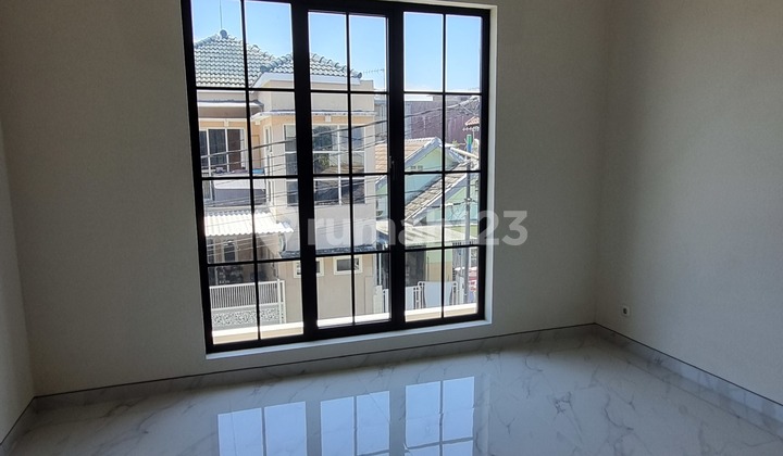 Rumah 2 Lantai Baru Siap Huni Dekat Merr 2