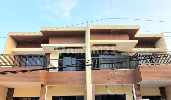 Dekat Pakuwon City. Rumah Baru 2 Lantai Dian Regency