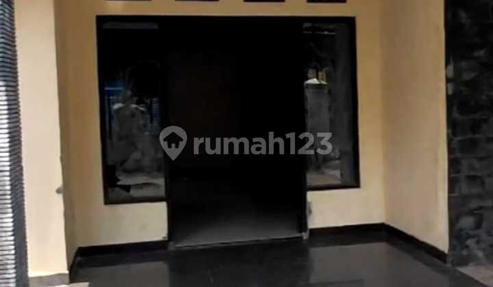 Rumah Nyaman Strategis di Gang Apel Jajar Laweyan Surakarta 2