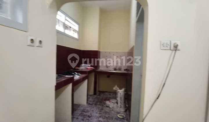 Rumah Strategis 3 Lantai di Timuran Banjarsari Surakarta 2