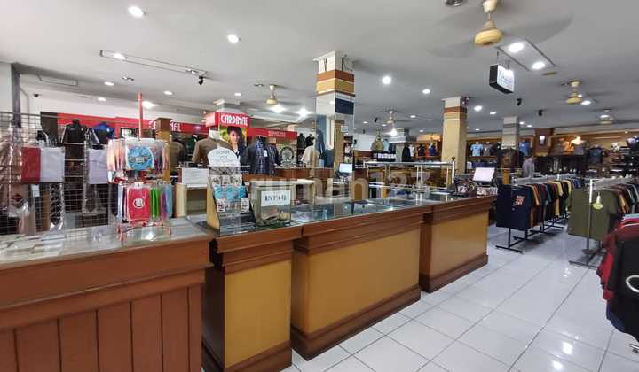 For Sale, Spacious and Strategic Shop House in Palur, Suitable for Office/Bank/Business 2