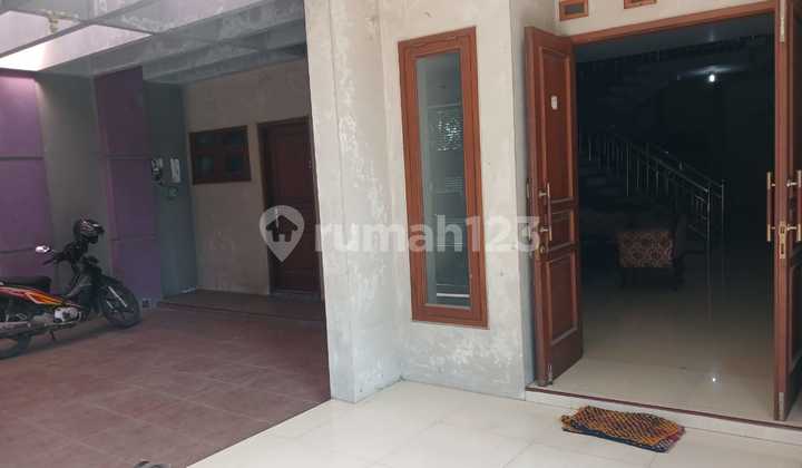 Dijual Rumah Mewah Besar Posisi Hook di Kerten Laweyan Solo 2