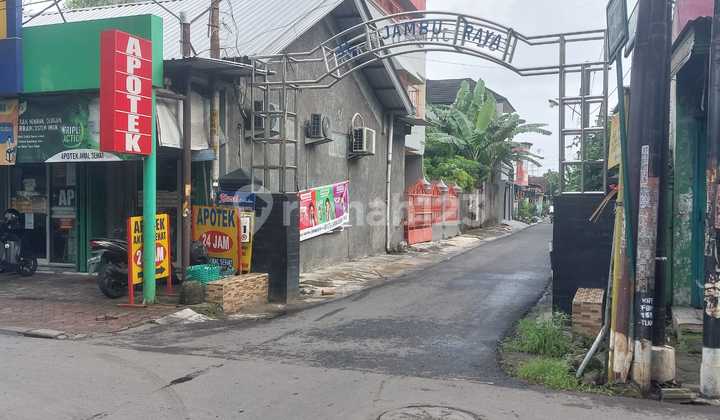 For Rent: Spacious Multipurpose Building Suitable for Mess & Warehouse in Jajar, Laweyan. 2