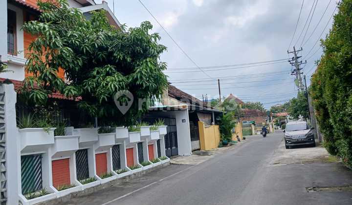 Dijual Rumah Cantik Strategis di Jl. Srikaya Karangasem Solo 2