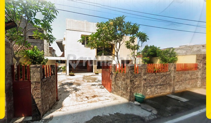 For Sale Magnificent Mansion with Vast Land, Joglo Facilities, Facing North in Sondakan Laweyan.