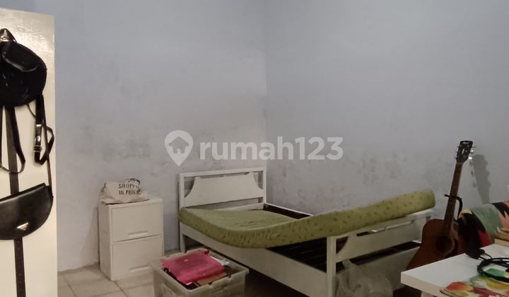 Classic House Central City Location in Manahan Solo, Wide Road Access 2