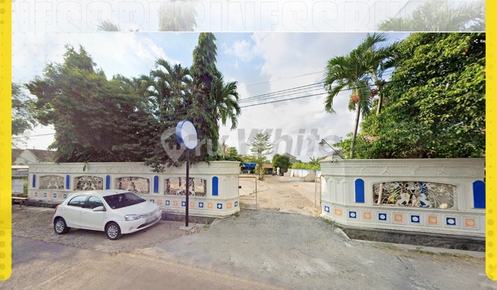 For Rent: Spacious Business Space with Swimming Pool in Baturan, Colomadu For Rent: Spacious Business Space with Swimming Pool in Baturan, Colomadu