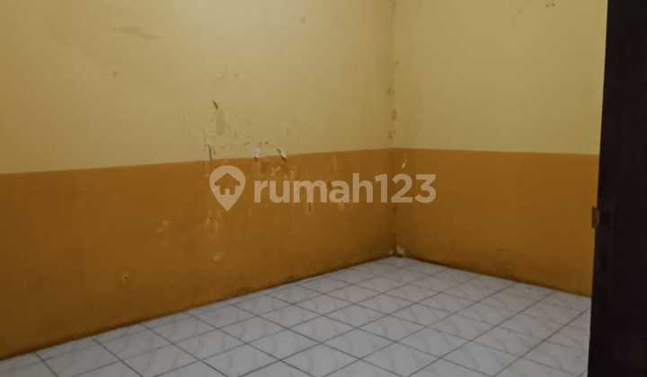 Shop house on Radjiman Street, Laweyan, Solo, Suitable for Restaurant / Batik Shop Rp.100,000,000 /Year 2