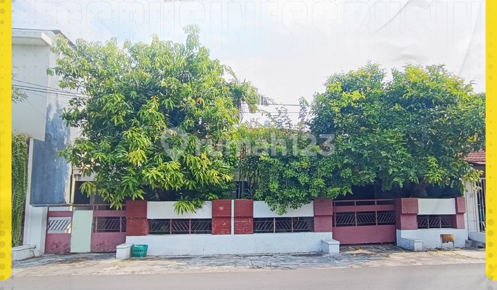 Rumah Classic Lokasi Tengah Kota di Manahan Solo, Akses Jalan Lebar