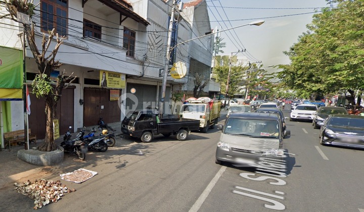 Strategic Shop House on Sutan Syahrir Street, Setabelan, Surakarta