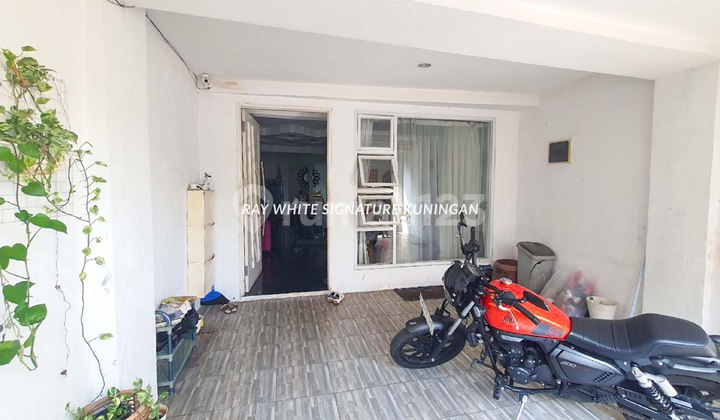 3-Story House Suitable for Boarding House Construction in Block A Kebayoran Baru