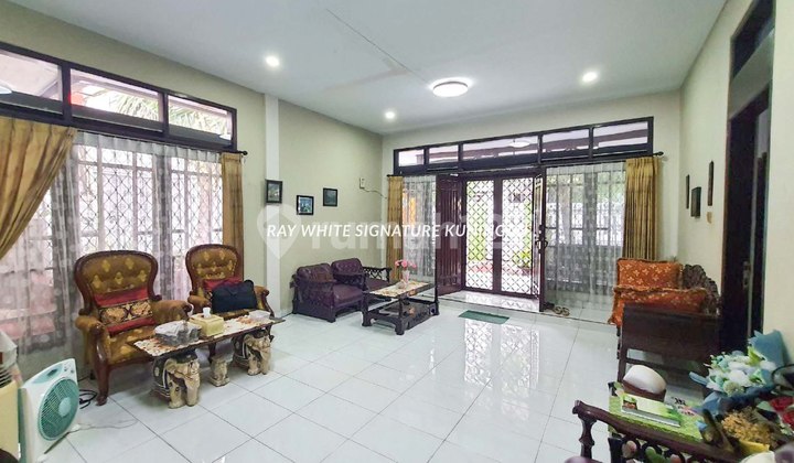 Rumah 2 Lantai dengan Lokasi Strategis di Komplek Curug Indah Jatiwaringin 2