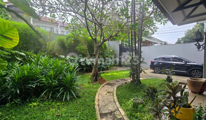 Rumah Siap Huni dengan tanah yang Luas di Lebak Bulus 1