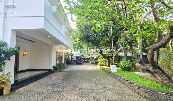 Rumah Mewah 2 Kavling di Lokasi Prime Dekat Senayan Jakarta Selatan 1