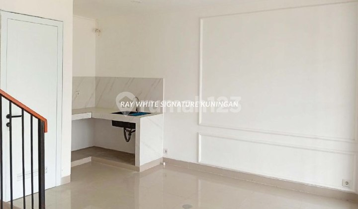 Beautiful 3-Story House within Ciputat Townhouse 2