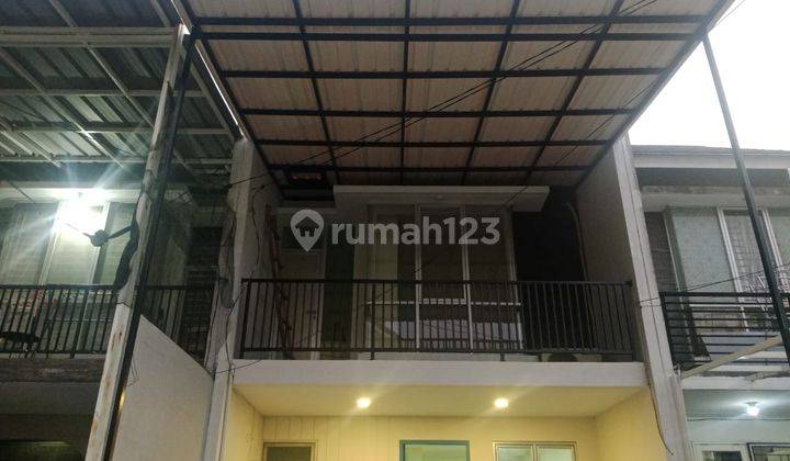 Rumah 2 Lantai di Area Perumahan Rawa Buaya 1