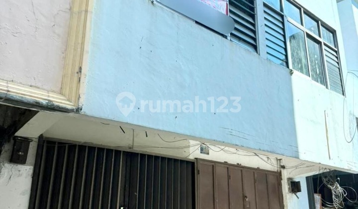 Ryko 3.5 Story Building in Pasar Baru