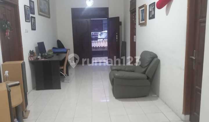 Quick Sale Semi-Furnished House in Semolowaru, East Surabaya 2