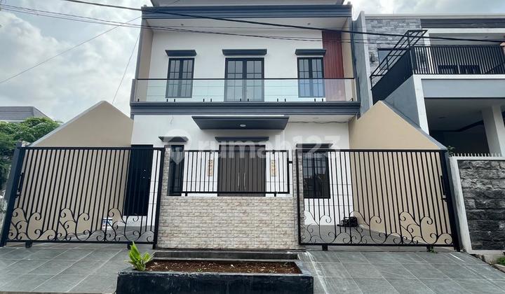 Modern Minimalist House Babatan Beach East Surabaya