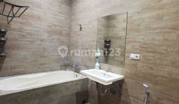 Second House Citraland Depan Semi Furnish Surabaya Barat 2