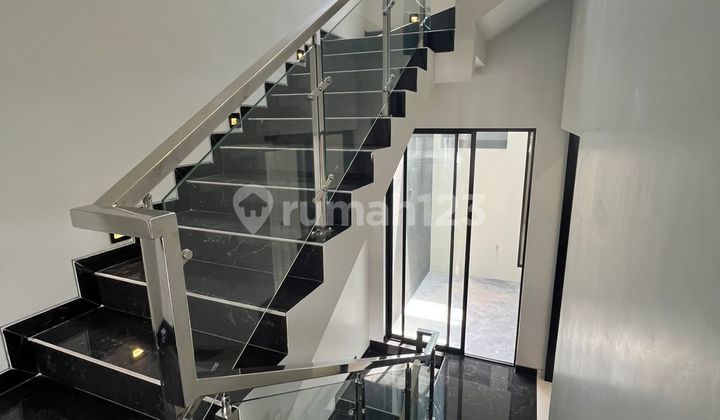 Jual Rumah Baru 3 Lantai Queentown Citraland Surabaya Barat 2