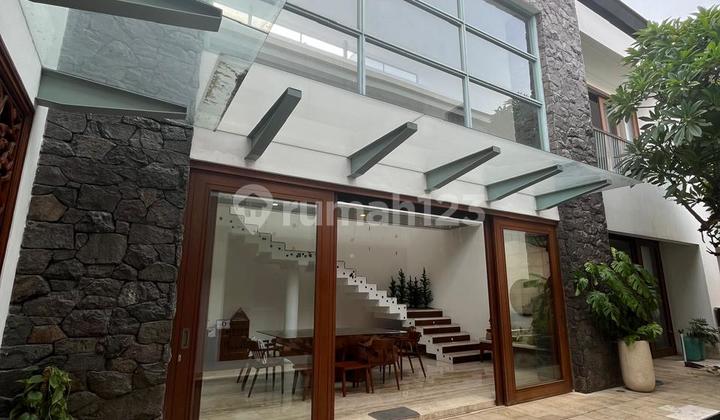 Rumah Model Villa di Pakuwon City With Private Pool Tropical Minimalis 2