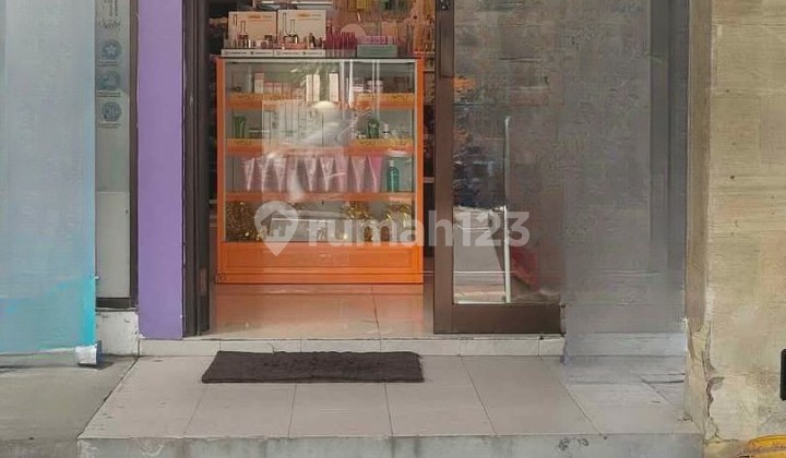 Strategic Shop House for Rent - Busy Location & High Business Potential! 2