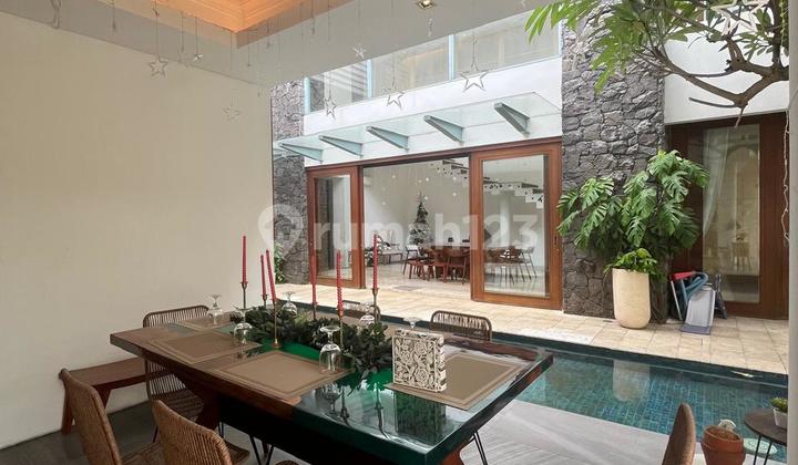 Rumah Model Villa di Pakuwon City With Private Pool Tropical Minimalis Rumah Model Villa di Pakuwon City With Private Pool Tropical Minimalis