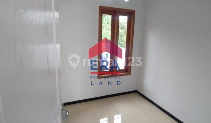 Rumah Bagus Unfurnished SHM Pakisaji, Malang 2