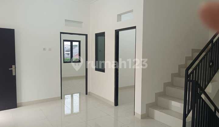 RUMAH BARU HOOK 2 ½ LANTAI DI DURI KEPA – MODERN & STRATEGIS, CARPORT 2 MOBIL   2
