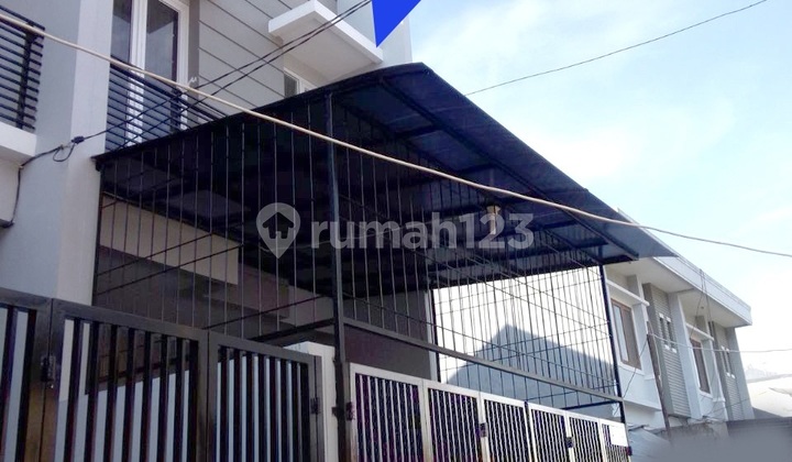 Best Deal Duri Kepa! Rumah 3 Lantai SHM LT 68 LB 148 - 4+1 KT, Jalan Lebar, 2,05M