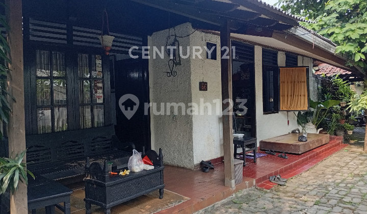 Hook House in a Strategic Location, Kebayoran Lama