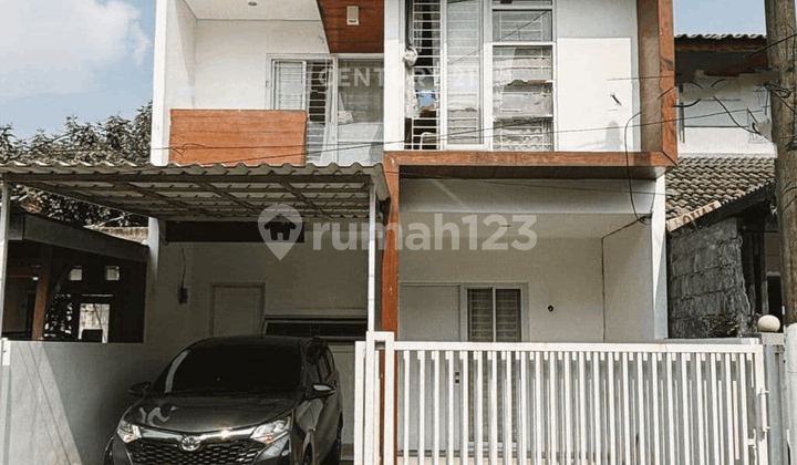 Ready-to-Occupy House Near Toll Gate In Graha Bintaro AZ17088