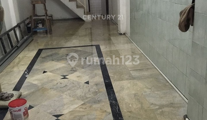 For Sale 3-Story Shophouse Ready to Use in Kebayoran Baru GK16567 2