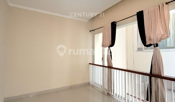 Ready-to-Occupy House in a Cluster in Sector 7 Om17563 2