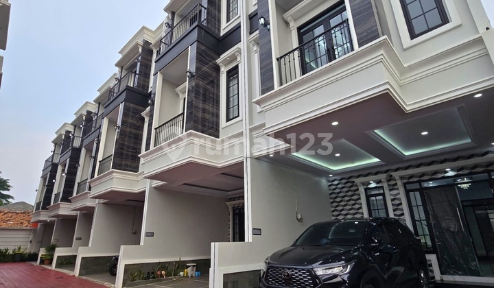 Ready-to-Occupy House in Kahfi 1 Cluster, Jagakarsa, South Jakarta