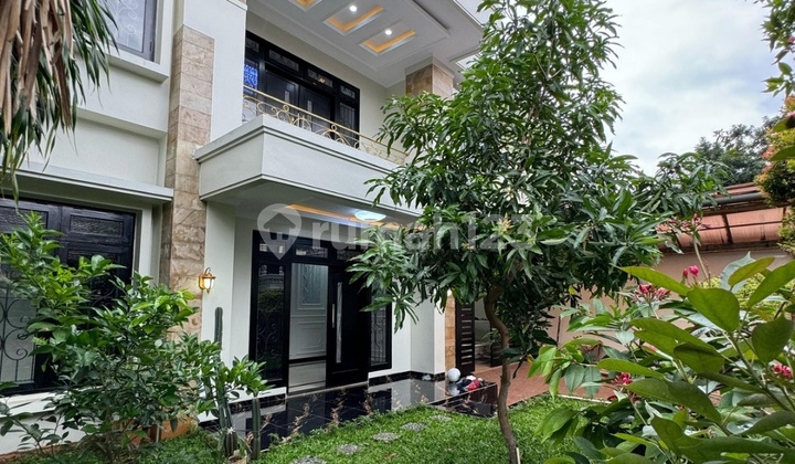 Rumah Mewah Siap Huni Dengan Kolam Renang Jagakarsa