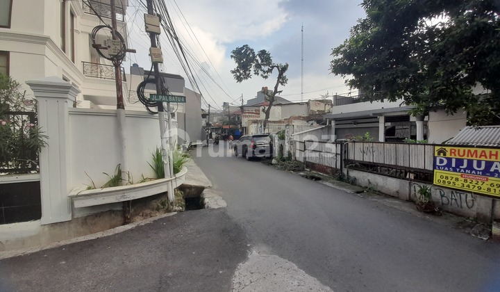 A Step Away to Rasuna Said and Sudirman. House Next to Kasablanca Mall. A Step Away to Rasuna Said and Sudirman. House Next to Kasablanca Mall.