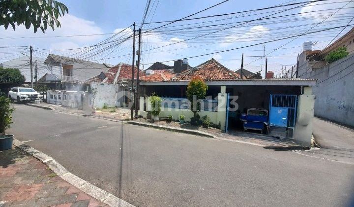 Rumah Lama Lokasi Strategis.akses Jalan 2 Mobil.lokasi Bisa Untuk Di Bangun Kantor