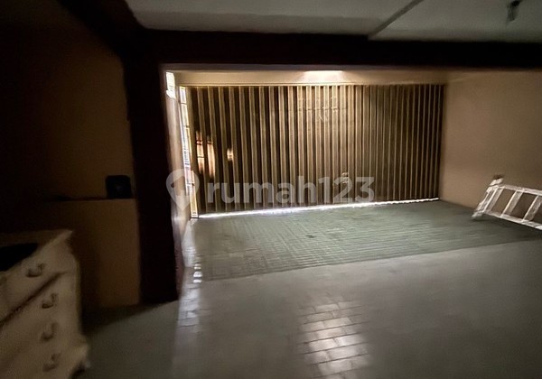 For Sale 4-Story House, Strategic Location in Jombor Lor Area, Sinduadi - Sleman 2