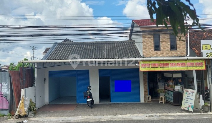 For Rent 2 Adjacent Shophouses in Strategic Location Near Transmart Maguwo - Depok Sleman 2