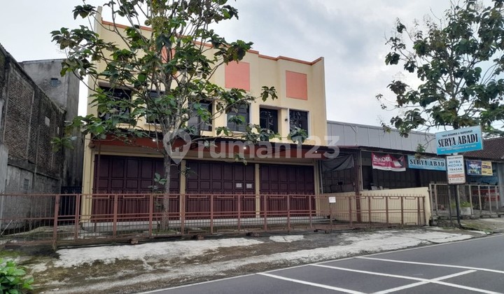 Shop House for Rent Strategically Located on Trasan Street, Bandongan - Magelang 2