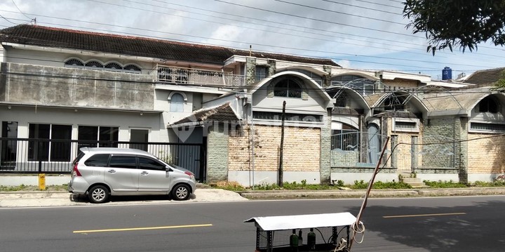 Bangunan Rumah Luas Lokasi Strategis di Baturetno Banguntapan Bantul Bangunan Rumah Luas Lokasi Strategis di Baturetno Banguntapan Bantul